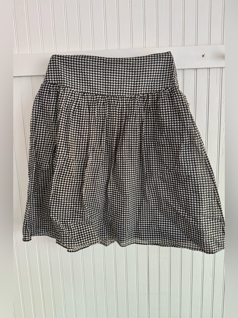 Banana Republic Silk and Cotton Skirt Size 2 Black and White Houndstooth